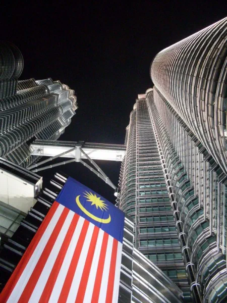 Petronas Towers v noci
